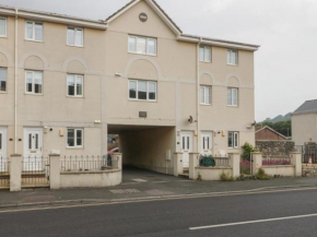 4 Harbour Mews